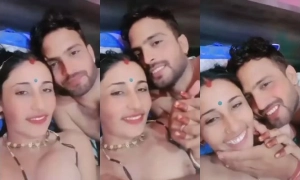Desi Cpl Romance and Boobs Pressing